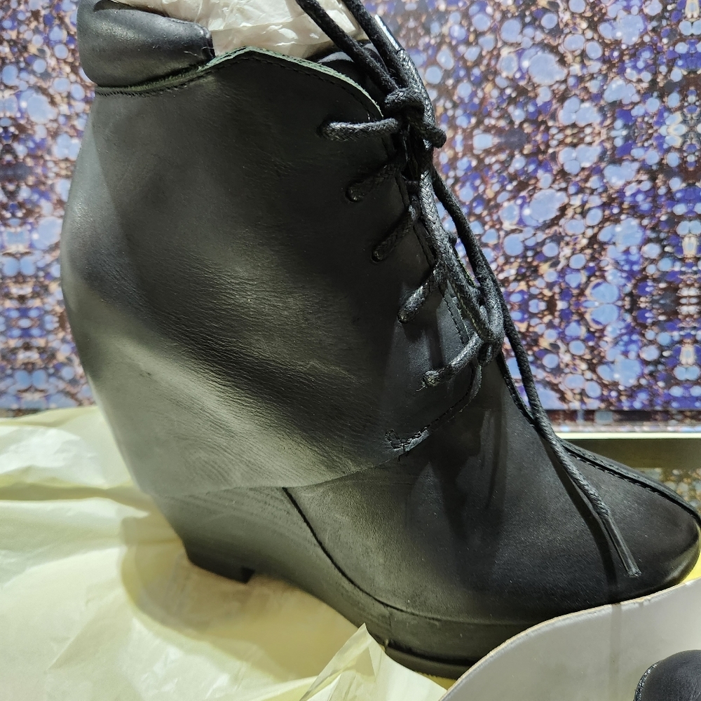 Leon Max black leather Axis ankle boot size 6 1/2